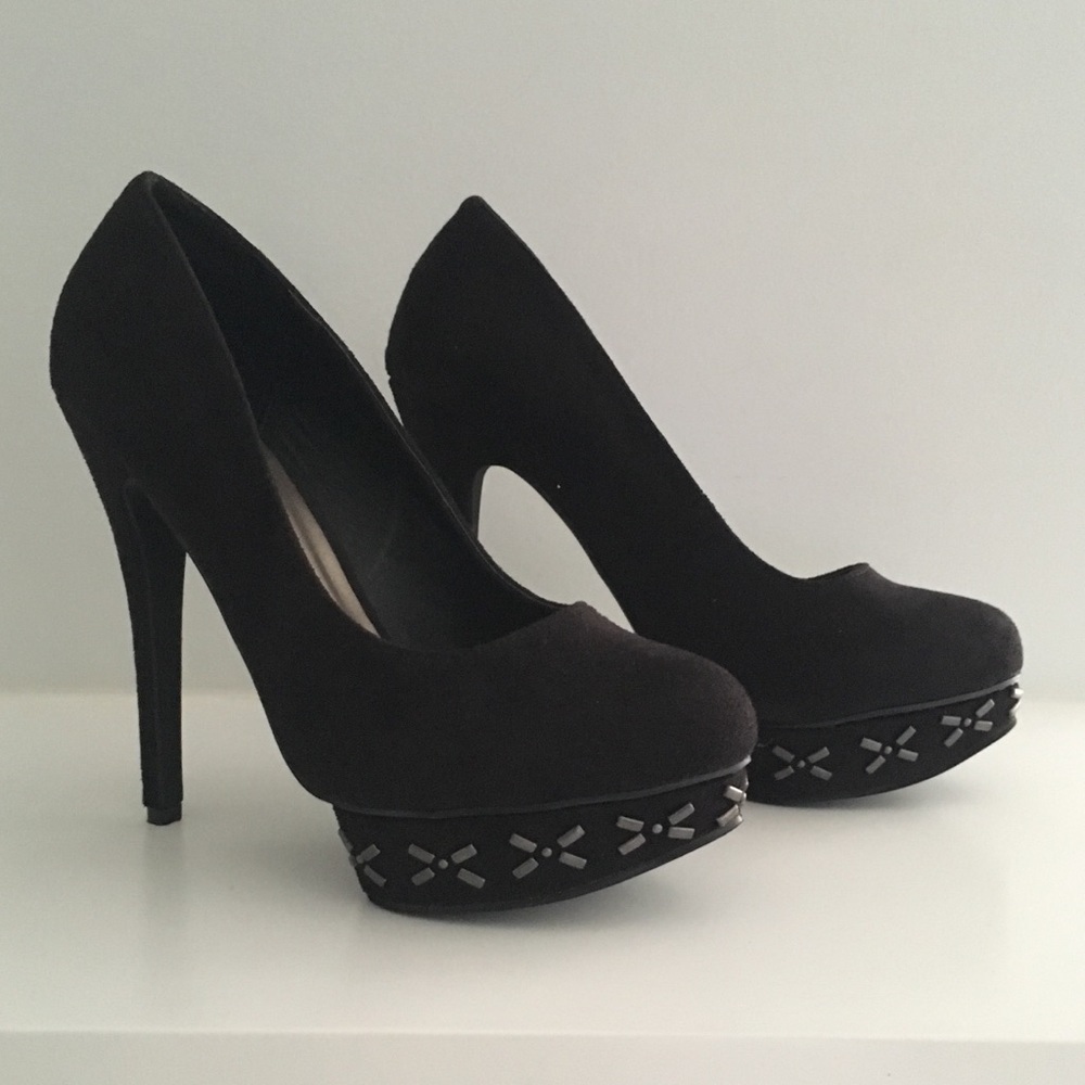 Black Pump with Stud Detail and Island Platform